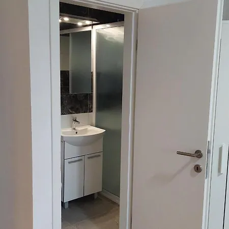 With Private Toilet And Terrace In Center In Shared Apartment