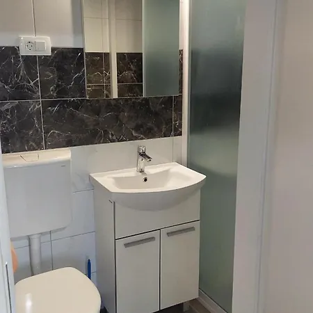 With Private Toilet And Terrace In Center In Shared * Split