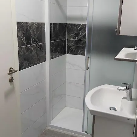 Apartment With Private Toilet And Terrace In Center In Shared Split