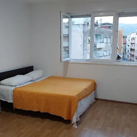 With Private Toilet And Terrace In Center In Shared *