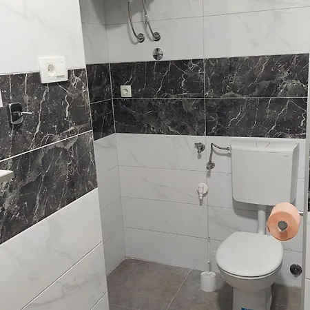 Apartment With Private Toilet And Terrace In Center In Shared *