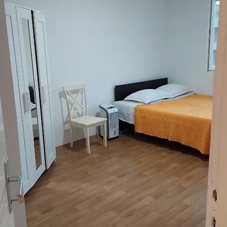 Apartment With Private Toilet And Terrace In Center In Shared Split
